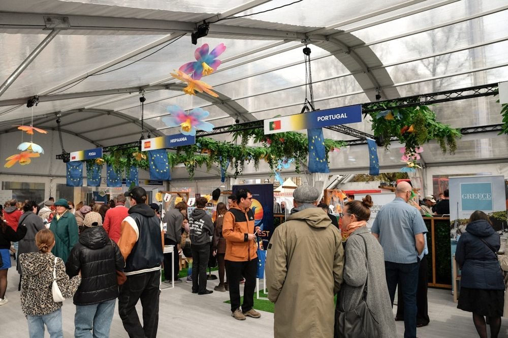 An exhibition and showcase build